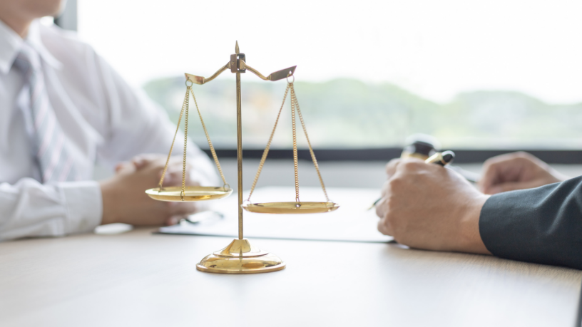 Quem é dono do Instagram da empresa? Dr. Jonatas Lucena esclarece se o perfil é do funcionário ou da empresa.