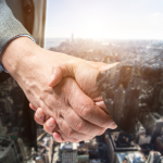 Diego Borges analisa como a gestão de pessoas evolui com a liderança digital e o engajamento remoto nas novas formas de trabalho.