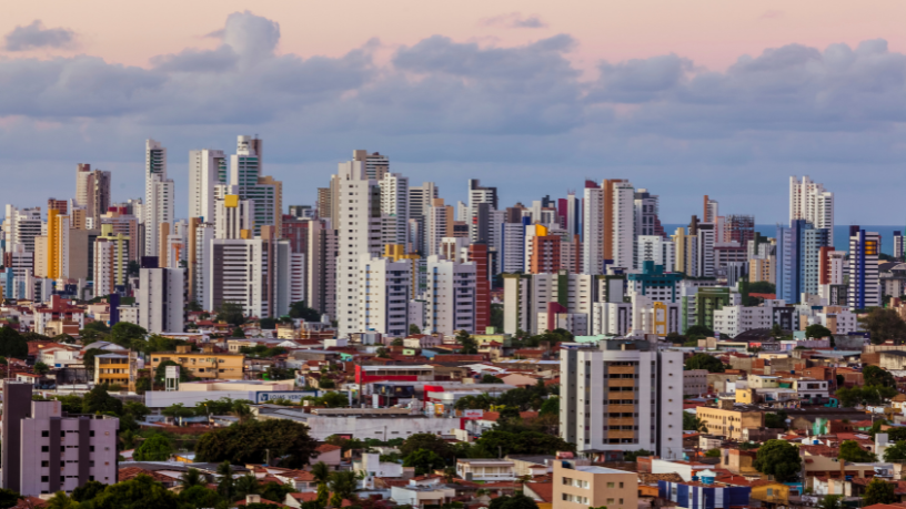 Valderci Malagosini Machado explora como sistemas treliçados fortalecem a urbanização de áreas periféricas e terrenos íngremes.