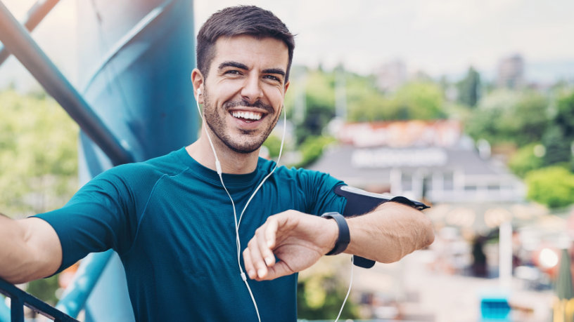 Como Luciano Colicchio Fernandes analisa o uso de wearables e sensores na evolução da gestão de atletas no vôlei e no futebol.